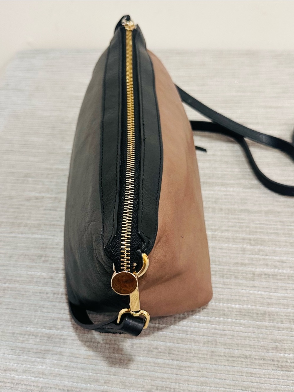 Innue Made in Italy Two-Tone Brown & Black Genuine Leather Crossbody Bag Purse - Picture 10 of 14